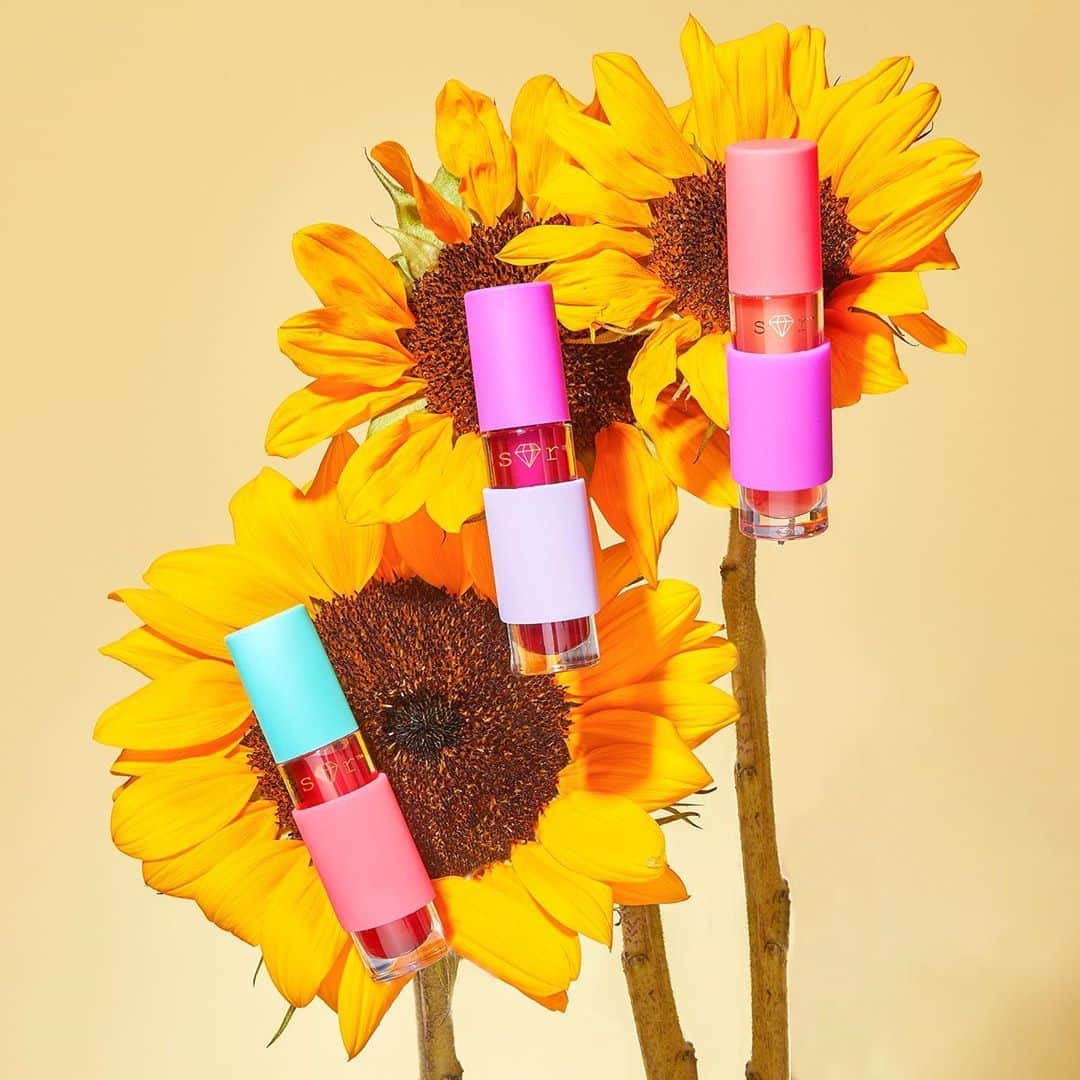 Tarte Cosmeticsさんのインスタグラム写真 - (Tarte CosmeticsInstagram)「Swipe on a hint of color & high shine with our @sugarrush lip vegan lip oils 💋 These lip-lovin' cuties are non-sticky & non-greasy for fresh, healthier-looking lips! Formulated with sunflower seed oils rich in vitamins & essential fatty acids for ultimate nourishment 🌻 Available in 3 shades: 🍒 cherry slush 🍇 dragon fruit 🍉 fresh pressed Shop now on tarte.com & @Ultabeauty. #sugarrush #sugarsquad」10月16日 10時02分 - tartecosmetics