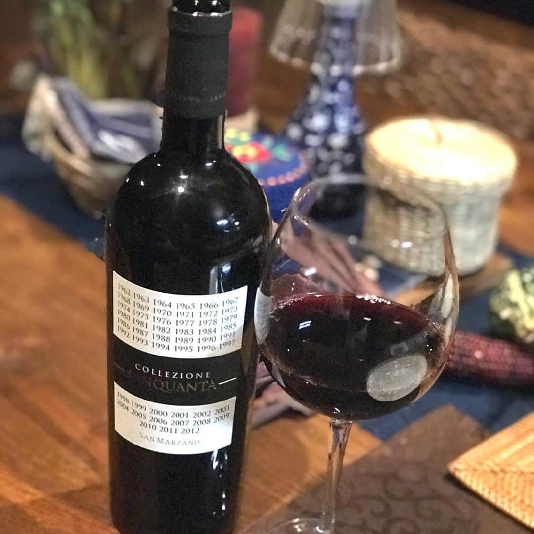 土屋眞弓のインスタグラム：「軽井沢ダイアリー DAY TWO DINNER編  今宵は持参したワインで乾杯🍷 そして手作りのお料理に舌鼓🥰 フレンチのお店？と思わされる手の込んだ愛情もたっぷり詰まった一皿一皿に唯々感銘します❤️❤️ なんでしょうこのセンス良い盛り付け、器、素材全てがパーフェクト‼️ 充実した一日の締めくくりに、これでもか‼️というくらいのおもてなしに感謝感激以上の言葉が見つかりません まだ二日しか経っていないのにこの満足感❣️ 本当に幸せ❣️ 美味しいお料理と楽しいお喋り 暖かい気持ちをありがとうございます😊  #軽井沢ライフ #collizonecinqant #手作り料理」
