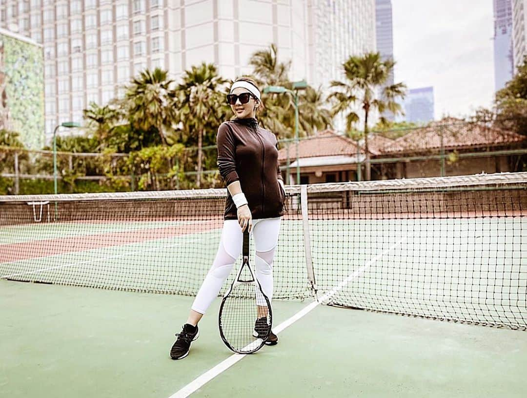 Syahriniさんのインスタグラム写真 - (SyahriniInstagram)「• Seneng Deh Olahraga Tennis, So Much Fun !  ....  Selamat Pagi ... Tennis Yuk !  ______________ 𝓢𝓨𝓡 ____________  #PrincesSyahrini」10月16日 10時12分 - princessyahrini