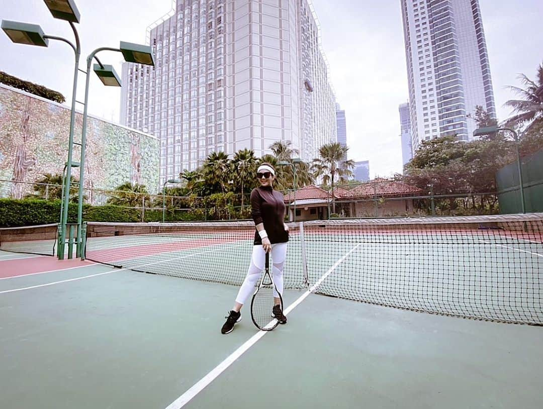 Syahriniさんのインスタグラム写真 - (SyahriniInstagram)「• Seneng Deh Olahraga Tennis, So Much Fun !  ....  Selamat Pagi ... Tennis Yuk !  ______________ 𝓢𝓨𝓡 ____________  #PrincesSyahrini」10月16日 10時12分 - princessyahrini