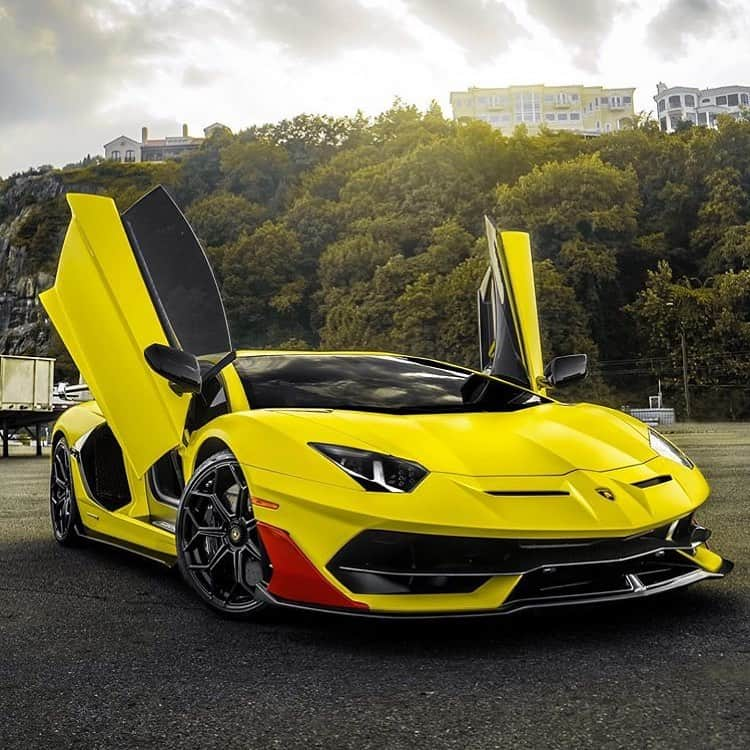 Amazing Carsのインスタグラム：「SVJ😍😍  Photo via: @bt.photo   Second page: @M85Media  Other page: @StancedAutohaus  #Lamborghini #Aventador #SVJ #AventadorSVJ #AmazingCars247」