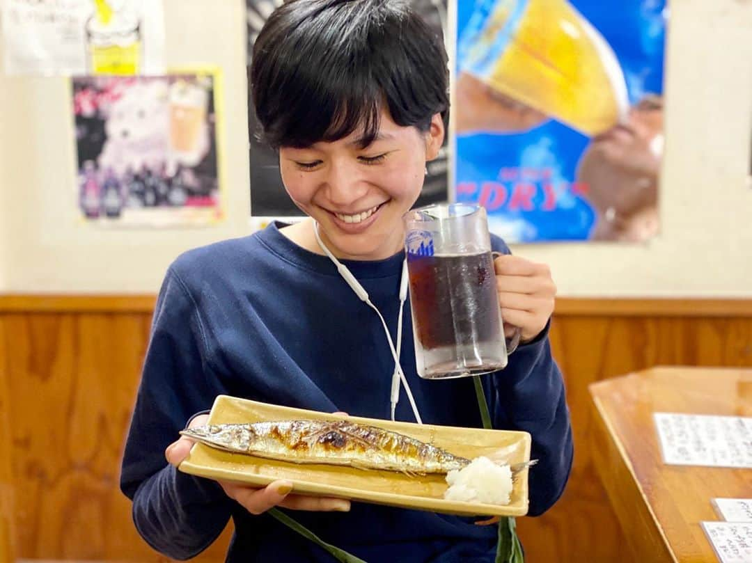 菖蒲理乃さんのインスタグラム写真 - (菖蒲理乃Instagram)「いつかの横須賀旅。楽しかったなぁ。 昼間から飲める名店がたくさん。 住みたくなるほど、わくわくする街でした。  横須賀のホッピーは「３冷」 ジョッキ、焼酎、ホッピーの３つが冷えているので、氷いらず！ あては秋刀魚の塩焼き500円で秋のうきうき。  #横須賀 #飲み歩き #居酒屋 #酒 #のんべえ女子」10月16日 10時42分 - shobuayano