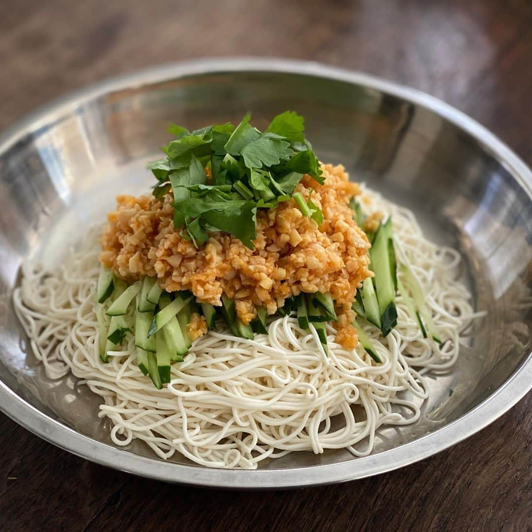 栗原友さんのインスタグラム写真 - (栗原友Instagram)「クリトモ式混ぜ麺、本日より糖質オフの豆腐麺＋300円でメニューの仲間入りしました！よりヘルシーに、より軽い食べ応えです。是非お試しください。1日限定10食です。　#クリトモ式 #クリトモ式混ぜ麺 #目黒ランチ #東京ベジタリアンレストラン #ベジタリアン#ベジタリアンランチ」10月16日 10時52分 - kuri__tomo