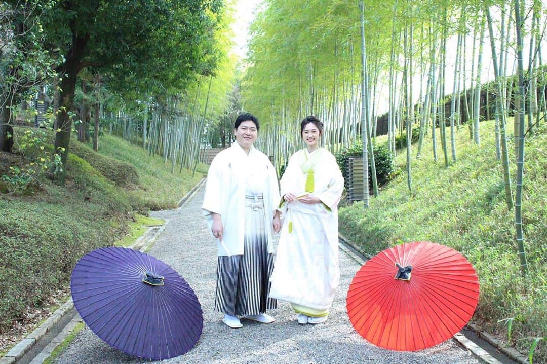 ヴィラデマリアージュさいたまのインスタグラム：「南フランス結婚式の街﻿ ﻿ 私たちは前撮りのお手伝いもさせて頂いております まもなく迎える紅葉の時期の前撮りは大人気です🍁  当日とは違った装いとロケーションで素敵な1日を Bon mariages... ﻿ ﻿ ブライダルフェアのご予約は﻿ InstagramのDM・プロフィール欄URLヴィラデマリアージュの公式ホームページにて﻿ ﻿ ﻿ #villasdesmariages#ヴィラデマリアージュ#ヴィラデマリアージュさいたま#結婚式レポート#結婚式場#ウェディング#wedding#ブライダルフェア ﻿ #式場見学#大宮結婚式場#結婚式場探し#式場探し#南フランス#コンセプトウェディング#ガーデンウェディング#プレ花嫁#プレ花嫁準備#プレ花嫁さんと繋がりたい#卒花嫁#卒花嫁レポ#卒花嫁さんと繋がりたい#さいたま#さいたま結婚式場#前撮り」