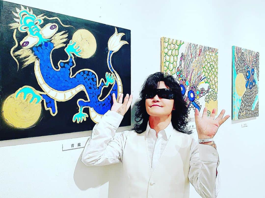 Toshlさんのインスタグラム写真 - (ToshlInstagram)「#金沢 #金沢21世紀美術館  #龍玄としexhibition  あと3日間となりました 子四龍も、是非じっくりとご鑑賞願います！ 金沢快晴天晴男！」10月16日 11時04分 - toshl_officia