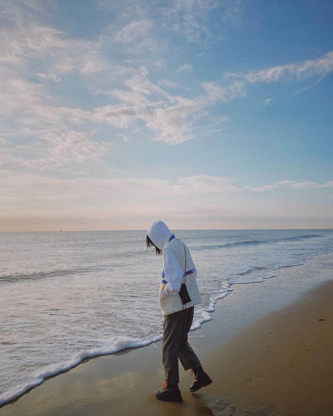 リウ・ウェンのインスタグラム：「Ocean therapy 💙」