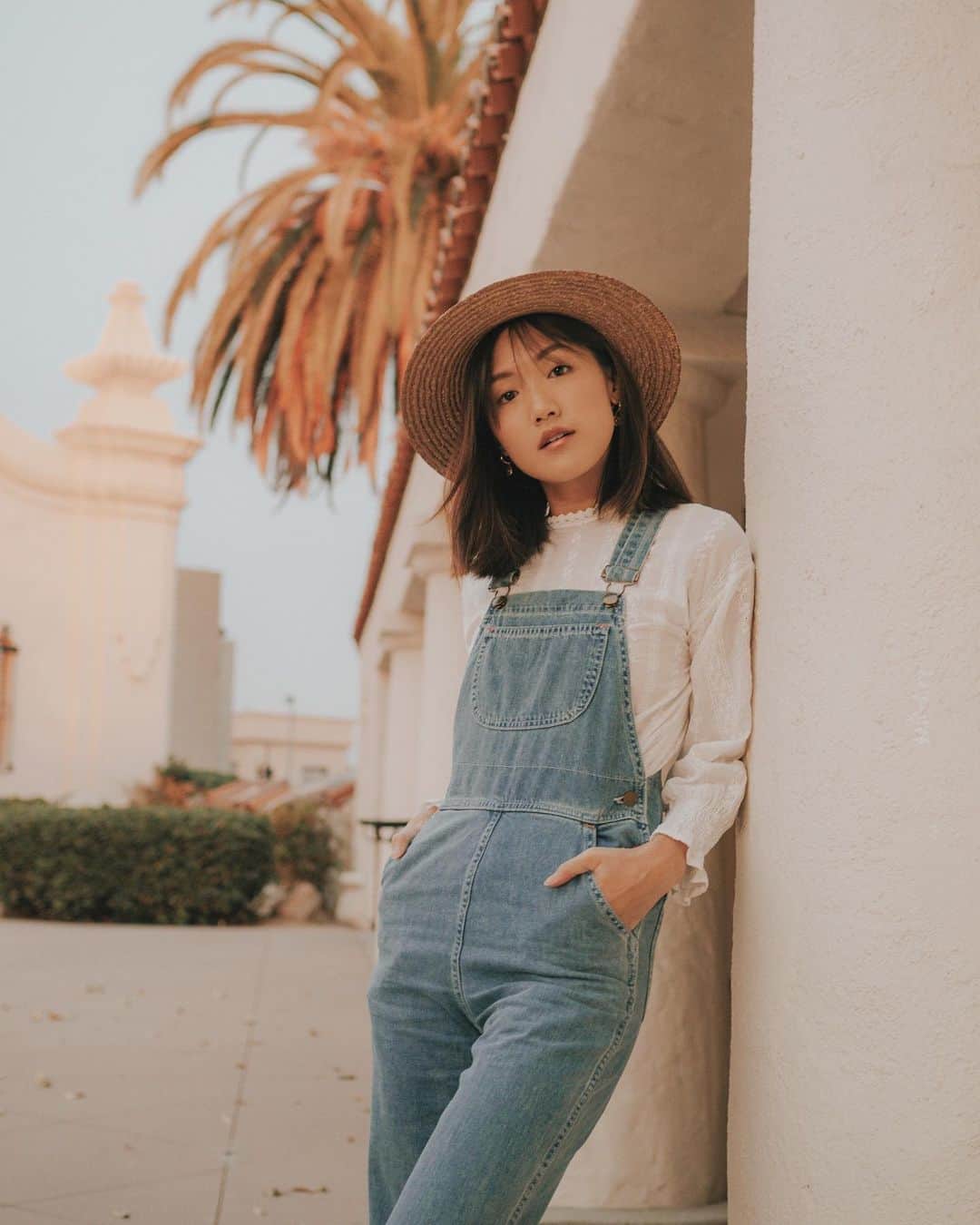 W E Y L I Eさんのインスタグラム写真 - (W E Y L I EInstagram)「Just poppin on here to say hello 🐣   My closet pretty much consists of overalls, floral dresses & leggings ☺️This pair is extra special because it’s made sustainably in LA from up-cycled deadstock denim 😍 I’ve been slowly transitioning my wardrobe over the past 2 years to natural fibers, responsibly made pieces and/or second hand items. Every piece of clothing I add to my closet has meaning & intention behind it and I hope to keep them for many years! How has your wardrobe evolved over the years?」10月16日 11時18分 - weylie