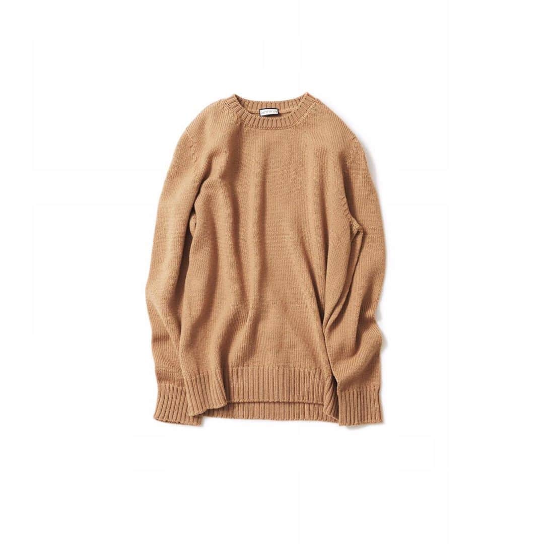 のインスタグラム：「・ New♦️Arrival・ ・ ♦︎annina アンニーナ／ウールクルーネックニット （CAMMELLO) ・ イタリア・ミラノから北に向かった美しい町「ベルガモ」の老舗のニットファクトリー。60年代に発足し、80年代からは数々のトップブランドニット生産を、現在では並行して独自のブランドも手がけています。 こちらの商品は、上質なメリノウール素材を使用した定番クルーネックニット。 シンプルなデザインは、トレンドに左右されず長くご愛用頂けます。 そして、サイドに縫い目がないホールガーメントの仕立てで、 身体に馴染みやすくストレスフリーで快適な着心地も魅力です。 ・ #kkcloset #kkshop #菊池京子 #kyokokikuch #coordinate #code #ootd #outfit #kotd #カジュアル #follow #style #fashion #ファッション #秋冬 #happy #knit #italy #simple #camel #relax」