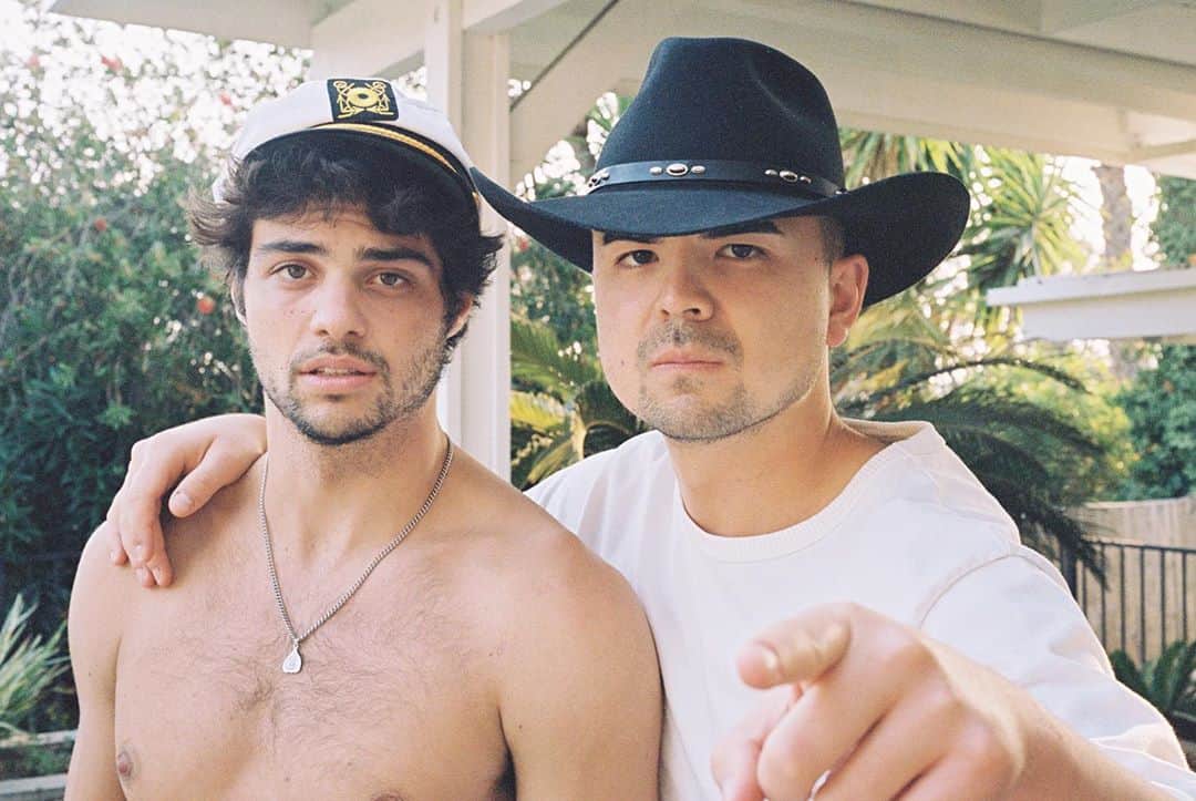 ノア・センティネオのインスタグラム：「The cowboy and the sailor」