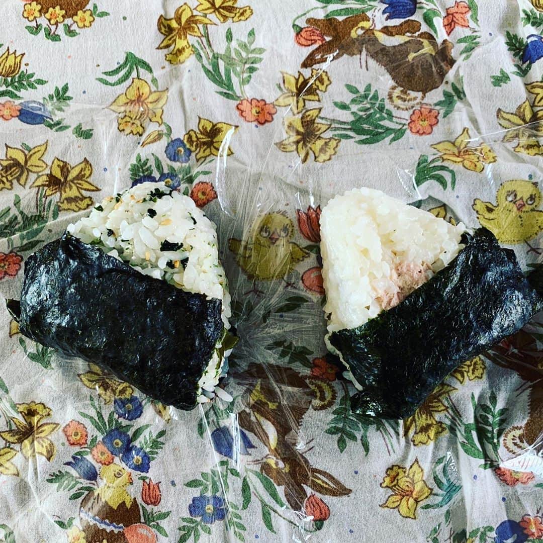 宙也さんのインスタグラム写真 - (宙也Instagram)「いりこふりかけとツナマヨ。 #世界食料デー #OnigiriAction #大分県佐伯産いりこ」10月16日 11時23分 - chuya_aquarius