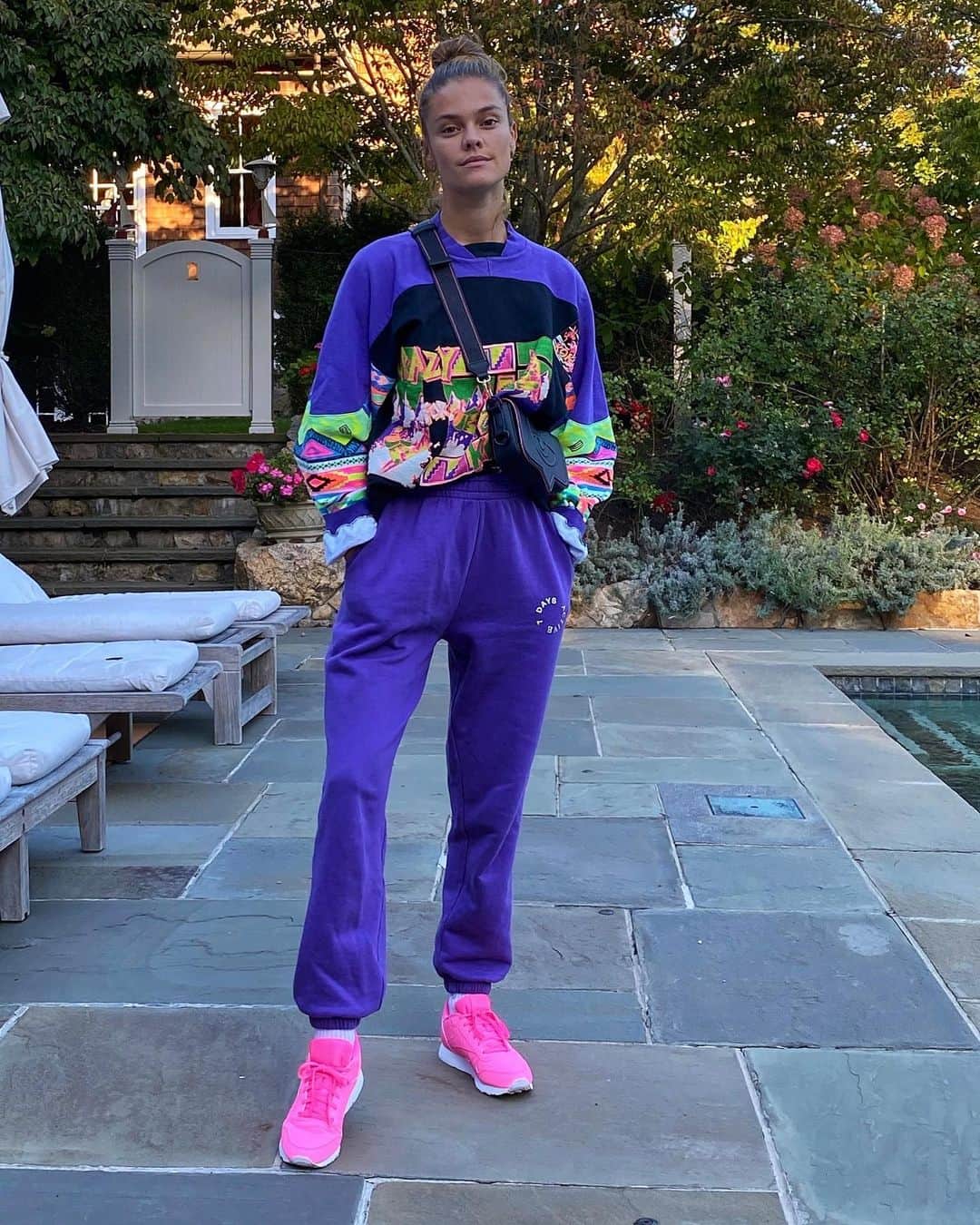 ニーナ・アグダルのインスタグラム：「Hello! The 80’s called 📞 they want their sweatshirt back.」