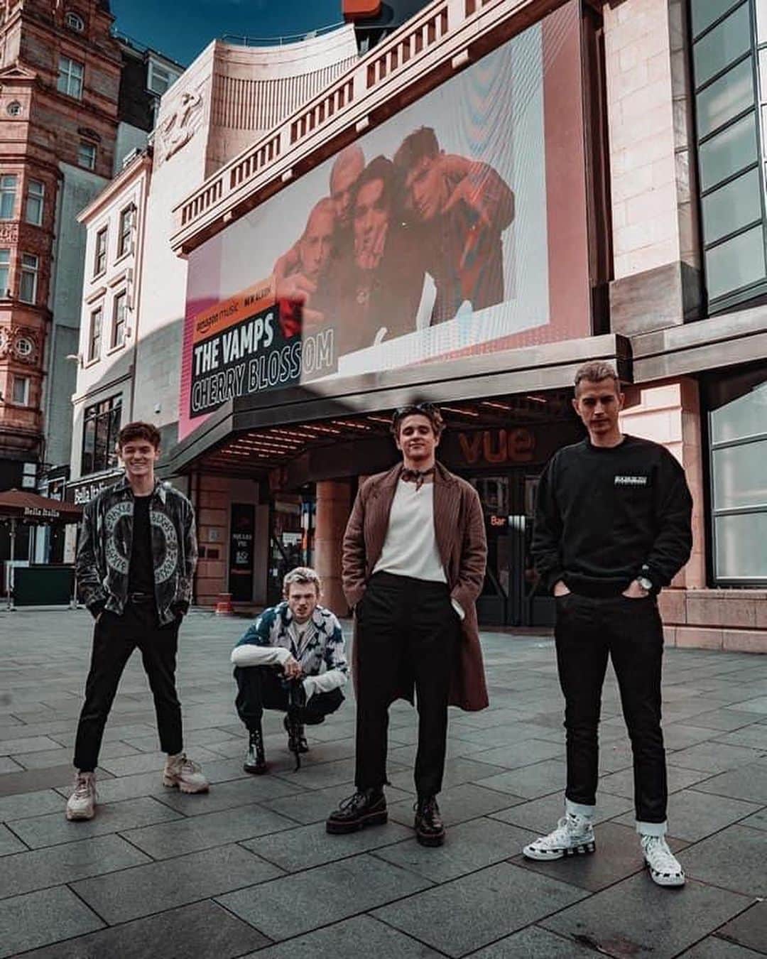 コナー・ボールのインスタグラム：「WTF the new album is so damn great 😭 They take the whole album into whole new level!!!!💝 I need a concert now I 👏🏻AM 👏🏻SO👏🏻PROUD👏🏻 OF👏🏻THEM👏🏻」