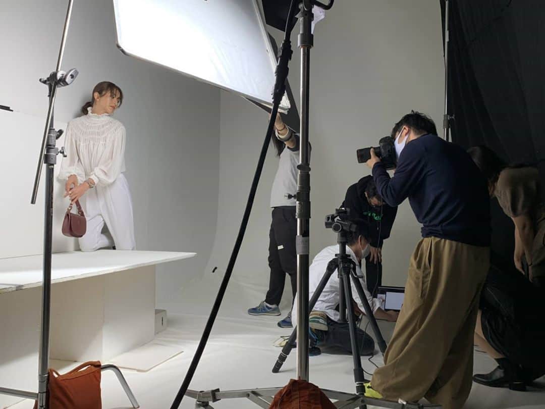 Yoshiko Kris-Webb クリス-ウェブ佳子さんのインスタグラム写真 - (Yoshiko Kris-Webb クリス-ウェブ佳子Instagram)「product shooting @cartier @veryweb.jp 物撮りがすごく好き。全員がマニアックになる物撮り。」10月16日 20時51分 - tokyodame