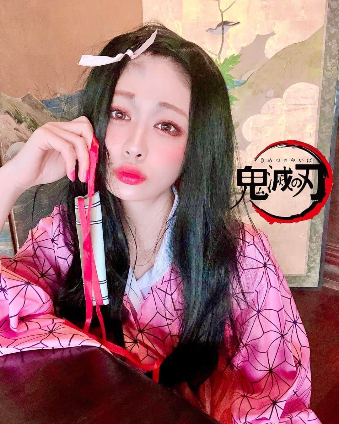 高橋里彩子さんのインスタグラム写真 - (高橋里彩子Instagram)「鬼滅の刃の映画公開ということで﻿ 禰豆子🥺💓💓﻿ ﻿ ﻿ ちゃんとコスプレ🥺♥️♥️﻿ ﻿ ﻿ 禰豆子はもっともっと可愛いのに﻿ このクオリティになっちゃうのめちゃ悔しい😭😭笑﻿ ﻿ 前は普段メイクでも使える﻿ ねずこメイクしたけど、﻿ 今回はしっかりやったよ♥️♥️﻿ ﻿ ﻿ ﻿ ﻿ 一応前回のも載せておくね💗💗﻿ メイクも参考にしてもらえたら嬉しいです😍﻿ ﻿ ﻿ 早く見に行きたいなぁ🥺💕💕💕﻿ ﻿ ﻿ ﻿ ﻿ ﻿ ﻿ #鬼滅の刃 #竈門禰豆子 #禰豆子 #禰豆子メイク #禰豆子ヘアー #鬼滅の刃コスプレ #鬼滅コス #鬼滅コスプレ  #竈門禰豆子 #禰豆子コスプレ #アニメコスプレ  #japanesegirl  #일본여자 #코스프레 #그라비아 #角色扮演 #メイクの動画 #kimetsunoyaiba #kimetsunoyaibacosplay #nezukocosplay #nezuko #竈門禰豆子 #竈門禰豆子コスプレ ﻿ #鬼滅の刃映画 #鬼滅の刃無限列車編 #無限列車編 #竈門炭治郎 #煉獄杏寿郎 #我妻善逸 #嘴平伊之助」10月16日 20時58分 - konkonwanwan