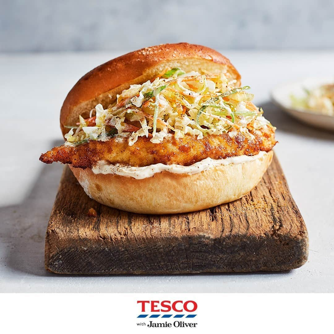 Tesco Food Officialさんのインスタグラム写真 - (Tesco Food OfficialInstagram)「Just imagine that crunch... Head to our latest story for a whole bunch of great make-at-home takeaways from @JamieOliver - including this chicken katsu burger. #TescoAndJamie」10月16日 21時00分 - tescofood