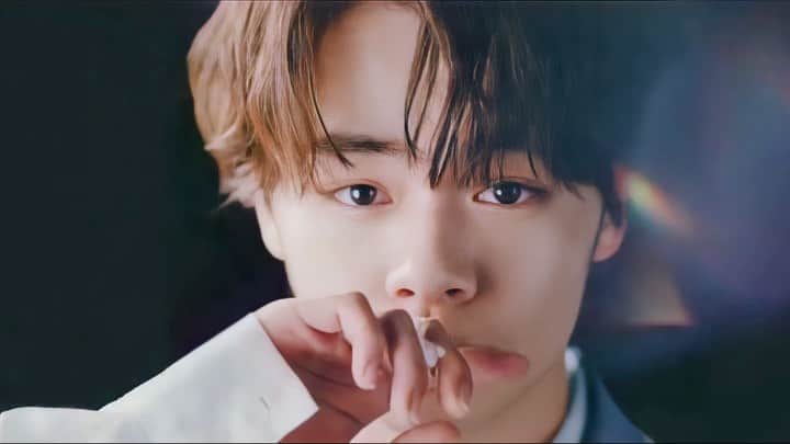 鶴房汐恩（JO1）のインスタグラム：「JO1 1ST ALBUM 『The STAR』 💫2020.11.25 Release  Shine A Light MV TEASER  🔗youtu.be/fCMN91FSa-o  #JO1  #TheSTAR #ShineALight — [👽] #tsuruboshion #tsurubo #shion #鶴房汐恩 #JO1 #JAM #produce101japan #japan #jpop」