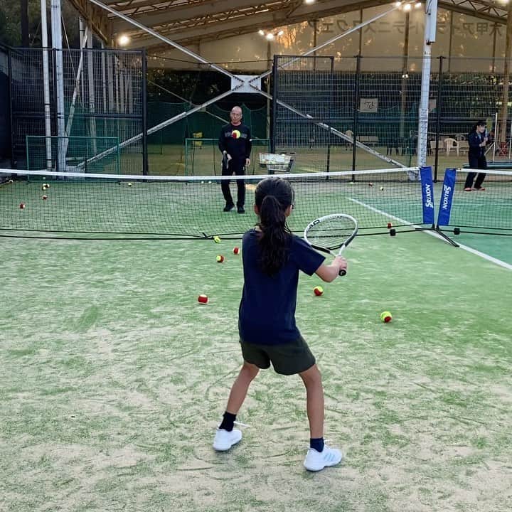 森上亜希子のインスタグラム：「テニスも頑張ってま〜す🎾  #テニス女子 #年長さん #女の子 #6歳 #負けず嫌い #コーチに感謝 #tennis #6yearsold」