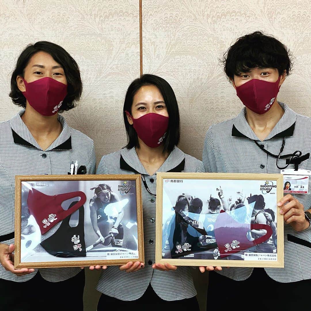 野村香奈のインスタグラム：「🐼×💫×🏑 🐼×💫×🏑 🐼×💫×🏑﻿ ﻿ 損保ジャパン日本興亜奈良支店様から﻿ チームにオリジナルマスクを頂きました👏﻿ ﻿ マスクはチームカラーの﻿ エンジとネイビーの2種類💡﻿ ﻿ このマスクで感染防止対策万全です💪﻿ 明日からの日本リーグも頑張ります🔥🔥﻿ ﻿ ﻿ #損保ジャパン日本興亜﻿ #損保ジャパン日本興亜奈良支店﻿ #南和繊維工業﻿ #オリジナルマスク﻿ #南都銀行SHOOTINGSTARS﻿ #奈良の皆さんの活力の源に」