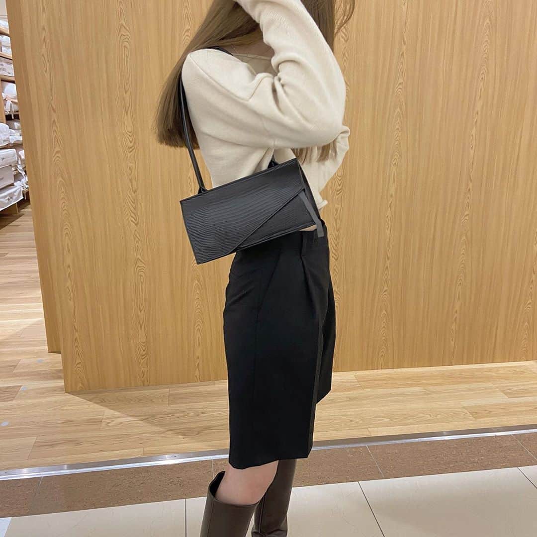 i am aiのインスタグラム：「たまにはストレート🖤 ㅤㅤㅤㅤㅤㅤㅤㅤㅤㅤㅤㅤㅤ」