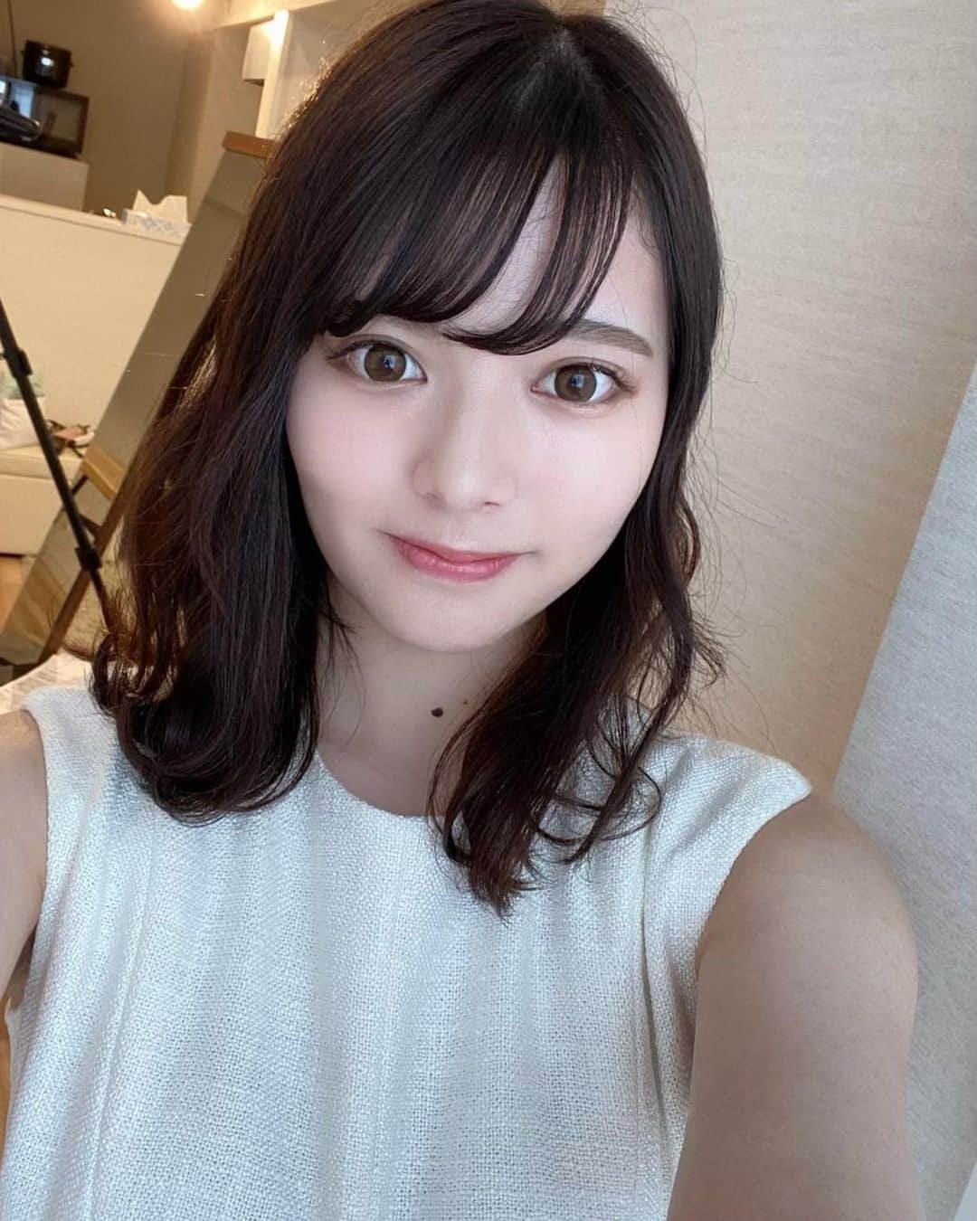 林桃絢美のインスタグラム：「いよいよ明日当日投票です！  こんばんは🌷 コンテスト期間ももうすぐ終わってしまいますね。長いようで短い期間でした。  目白祭が中止になり、 本番や投票方法が今までと全く違う形で 始めは戸惑いましたしどうしたら良いのか分からない中ここまで頑張ってこれたのは、 応援してくれた家族、友人、 そしてSNSでたくさん力をくださったみなさんのおかげです。  みなさんとの交流の時間が癒やしの時間でした🍀  明日はいよいよ当日投票です。 とってもドキドキしております。  ぜひ最後までお力を貸していただけたら 嬉しいです！  当日投票は2枚目のQRコードをLINEで読み取っていただいたら、あしたの13時から17時の間にできます🕊 最後の一票お待ちしております！ よろしくお願い致します🌼  　　　　　　　　10.16.2020　林 桃絢美」