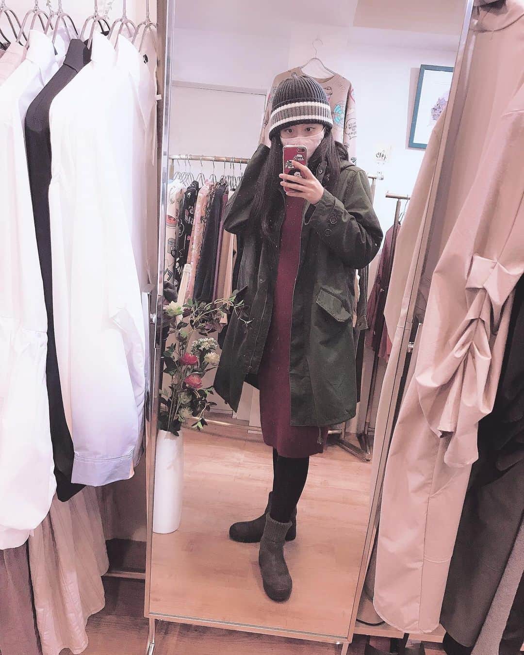 のインスタグラム：「秋コーデ完全版です(｀･ω･´)ﾑﾝｯ！笑笑 ニットワンピさらっと着れるからすき😘❤️ #秋コーデ #fashion #idol #model #actor #talent #ニットワンピ #ニット帽」