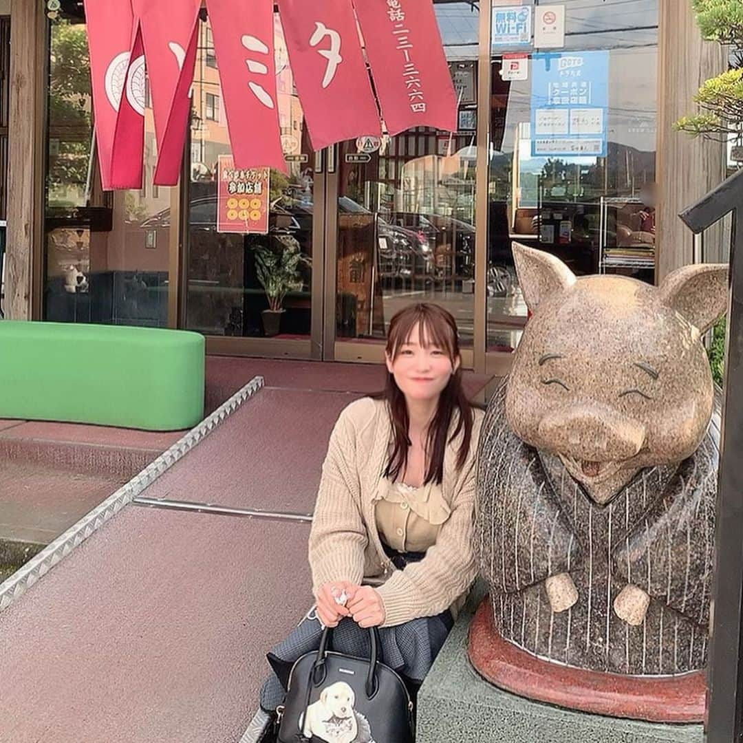 富田優衣さんのインスタグラム写真 - (富田優衣Instagram)「とみた🐖💭  #トミタ #群馬 #沼田 #とんかつ #豚 #ランチ #絶景 #肉 #豚肉 #可愛い」10月16日 21時18分 - tomitann.yui