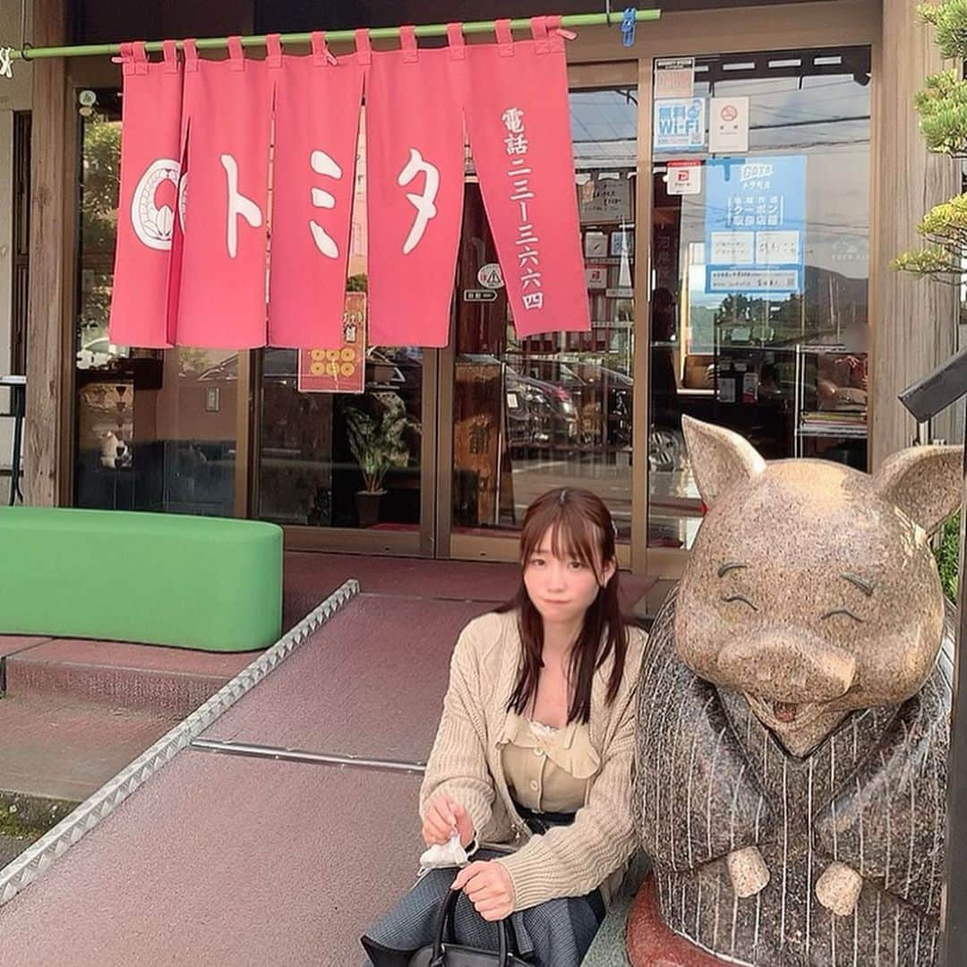 富田優衣さんのインスタグラム写真 - (富田優衣Instagram)「とみた🐖💭  #トミタ #群馬 #沼田 #とんかつ #豚 #ランチ #絶景 #肉 #豚肉 #可愛い」10月16日 21時18分 - tomitann.yui