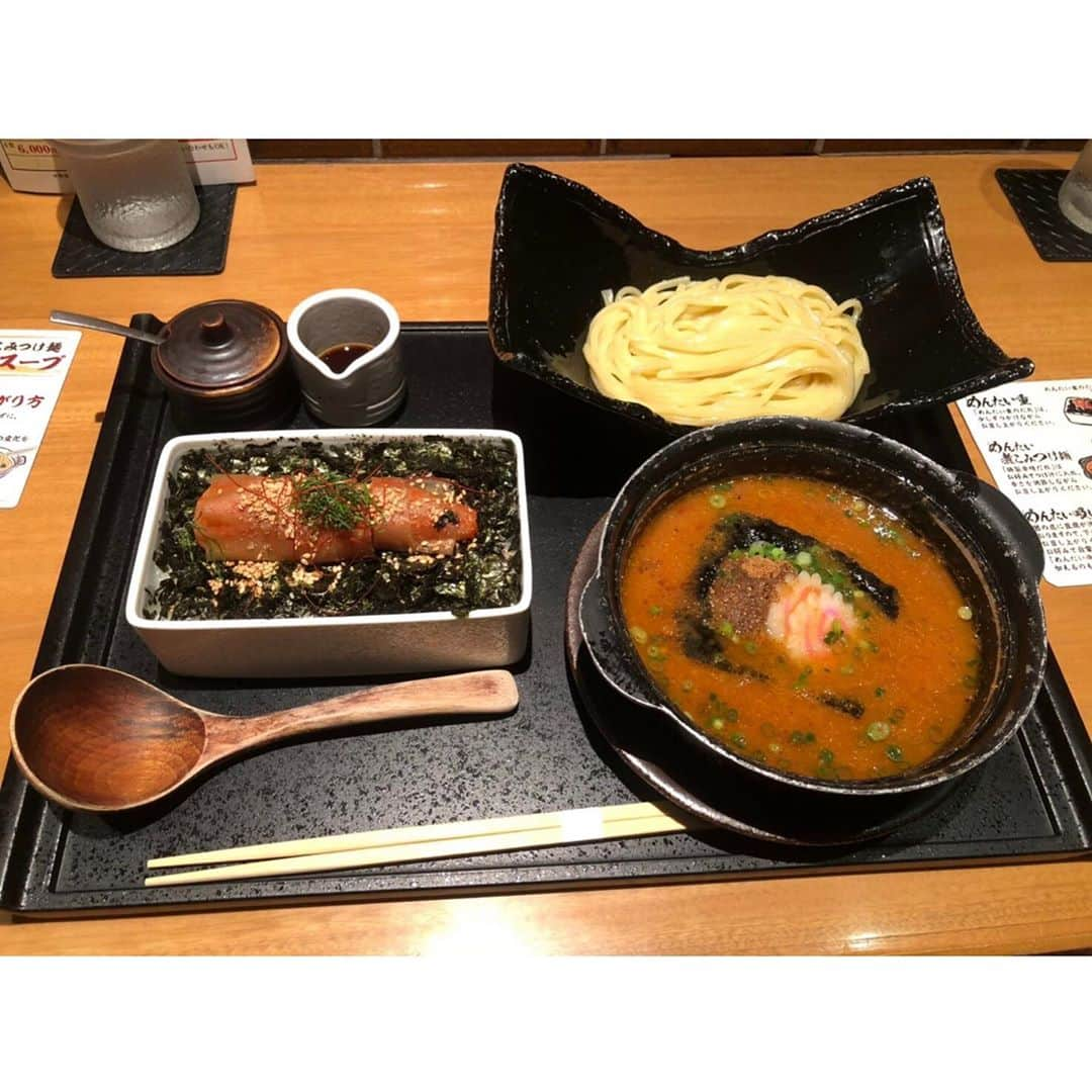 西野太盛のインスタグラム：「もはや、美しい。 めんたい重 めんたい煮込みつけ麺 ぺろり。まさにぺろり。 大丈夫、逆に、炭水化物×炭水化物やから太らない太らない。」