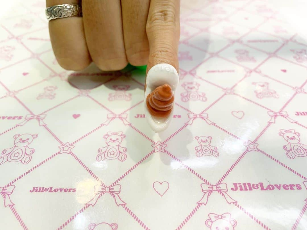 mamijinguさんのインスタグラム写真 - (mamijinguInstagram)「🍑💩  🎥YouTubeにもアップ https://youtu.be/-LqmjfzMzJ8  #jillandlovers #nail #nailart #paragel #gelneil#gel #ネイル #ネイルアート #me #look #love #かわいい」10月16日 21時27分 - mamijingu