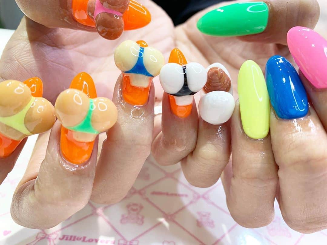 のインスタグラム：「🍑💩  🎥YouTubeにもアップ https://youtu.be/-LqmjfzMzJ8  #jillandlovers #nail #nailart #paragel #gelneil#gel #ネイル #ネイルアート #me #look #love #かわいい」