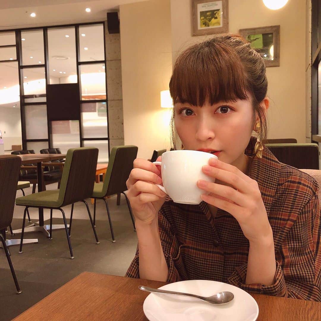 西野実見さんのインスタグラム写真 - (西野実見Instagram)「. ホットコーヒーが飲みたくなる季節になってきた〜☕️🍂 私は断然ブラック派です、！！！」10月16日 21時31分 - maminishino