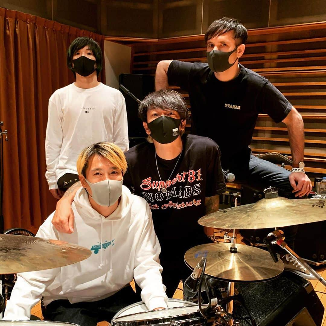 MONOEYESのインスタグラム：「仕上げに入りました！本番はいよいよ3日後！ Oct.19【Between the Black and Gray Live on Streaming 2020】 #monoeyes」