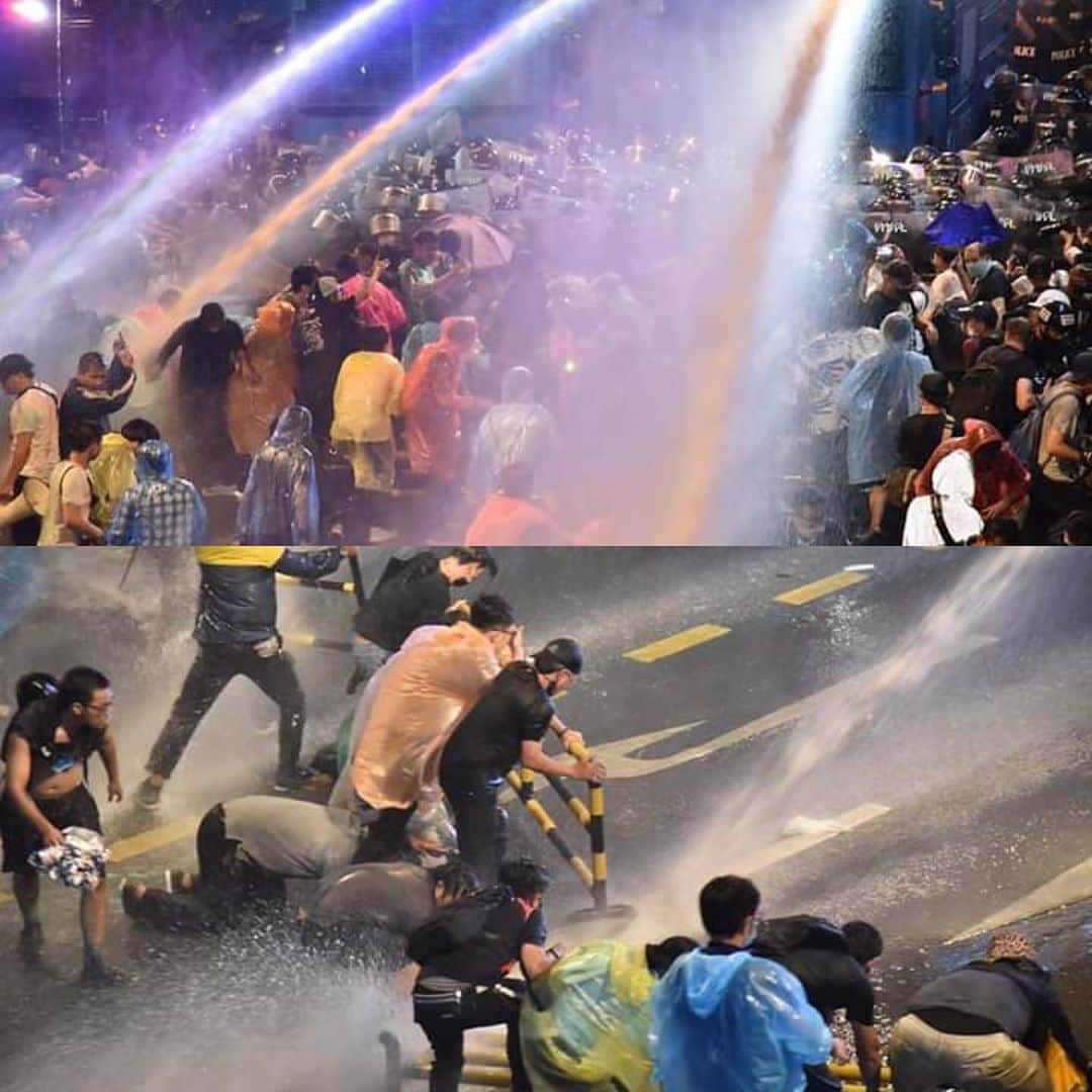 NCT(Neo Culture Technology)さんのインスタグラム写真 - (NCT(Neo Culture Technology)Instagram)「WE NEED YOUR ATTENTION‼️ To all international fans here please help us share and spread it louder ‼️ .  Police are using water canon on the protesters right now!! Almost is a student! We condemn the violence and still stand against these situations!! For more information let's see #whatishappeninginthailand . เราขอประนามการกระทำตำรวจที่ใช้ความรุนแรงกับประชาชน!! สำหรับชาวไทยตอนนี้ช่วยกันกระจายข่าวกันนะคะ เป็นหูเป็นตา ใช้เสียงของตนเอง หากใครที่ไปร่วมชุมนุมอยู่ ก็ขอให้เกาะกันเป็นกลุ่ม เลี่ยงกันปะทะแรงดันน้ำด้วยก้มต่ำไว้ แก๊สน้ำตาล้างด้วยน้ำเปล่าได้ ส่วนสีล้างด้วยเบคกิ้งโซดานะคะ ตอนนี้รถไฟฟ้ากลับมาเปิดให้บริการทุกสถานีแล้วค่ะ ขอให้ทุกคนรีบกลับ ระมัดระวังตัว ฝากดูแลผู้สูงวัย คนชรา เด็กๆอีกกลุ่มด้วยนะคะ ขอให้ทุกคนปลอดภัยค่ะ 🙏🏻」10月16日 21時49分 - nct_world