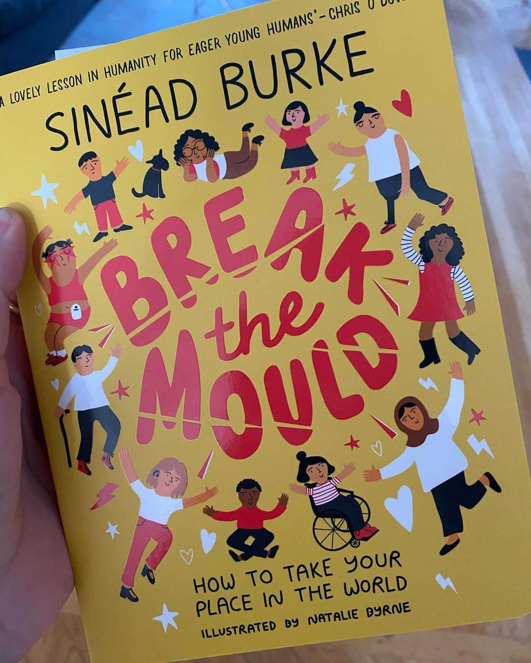 カトリナ･バルフさんのインスタグラム写真 - (カトリナ･バルフInstagram)「Congratulations @thesineadburke !!! What a beautiful and important book you’ve created. For anyone with kids, this is really special ❤️❤️❤️」10月16日 21時49分 - caitrionabalfe