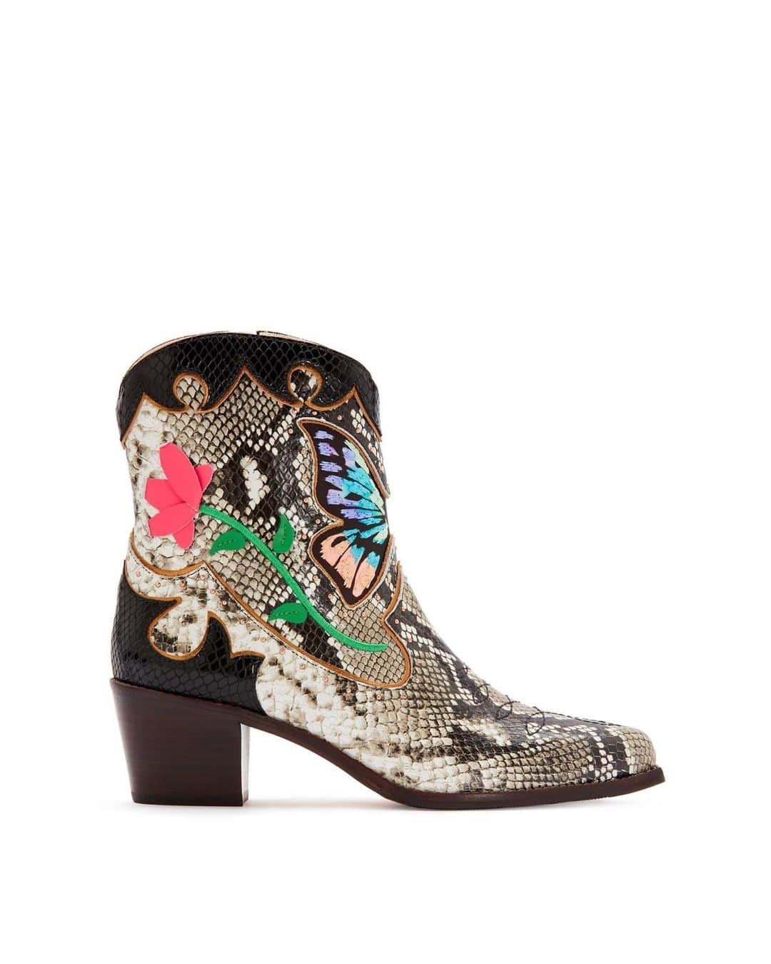 SOPHIA WEBSTERさんのインスタグラム写真 - (SOPHIA WEBSTERInstagram)「Join the queue to shop our hottest cowboy boot, with her bright bold embroidery and snake print it’s safe to say she’s the girl who has it all. 🦋♥️🐍⁣⁣ ⁣⁣ Available as a ankle and knee high bootie 👉⁣⁣ ⁣⁣ #SophiaWebster #SophiaWebsterWings⁣ #SophiaWebsterBags⁣」10月16日 21時58分 - sophiawebster