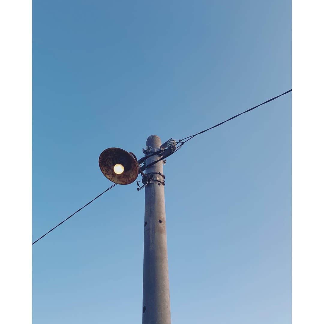 のインスタグラム：「さくらしめじさんの“きみでしたacoustic version”のMVに出演させていただきました。🍃空気が綺麗で、お昼も夜もとっても景色が素敵でした〜☁️お二人の大切な楽曲に携わることができて本当に嬉しいです。ぜひたくさん見て聴いてください。  よろしくお願いします○」