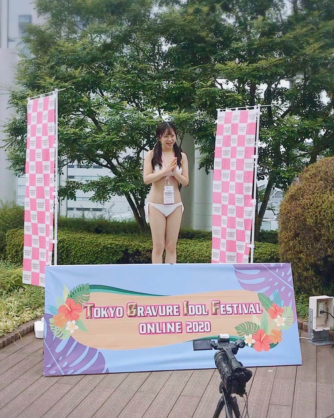 松田つかさのインスタグラム：「.  TGIFオフショットおすそわけ〜〜 さくらちゃんが撮ってくれました🌸 チェキ届き始めたみたいで安心！手に入れてくれてありがとう！  ﻿❤︎＿＿＿＿＿＿＿＿＿＿  ▼イベント 10/17　東京Lily session撮影会 10/31　東京Lily 個人撮影会［満枠］  ▼DVD 『Sweet Temptation -甘い誘惑』発売中  ▼その他 VR『apartment Days!（act1.act2）』発売中 デジタルDVD写真集『競これ』発売中 『ラブポップグラビア』掲載中  ＿＿＿＿＿＿＿＿＿＿❤︎  ﻿#グラビア #インスタグラビア #エロ #自拍 #性感 #萌 #偶像 #扎心了 #selfie #me #sexyhot #japanesegirl #animegirl #model #pinupgirl #cosplay #sexy #instagravure #셀카 #셀피 #셀카그램 #셀피그램 #얼스타그램 #메이크업 #오늘의훈녀 #셀커샷 #셀카놀이 #좋아요 #사진 #เซ็กซี่」