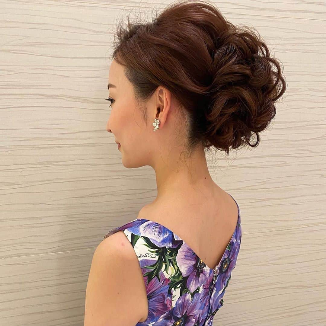 Tomoyo Kitamuraさんのインスタグラム写真 - (Tomoyo KitamuraInstagram)「先日の明日香さん♡ ちょっと下目にカールアップ  #ヘアメイク #ヘアセット #ヘアアレンジ #ヘアスタイル #銀座#美容師 #ウェディング#ウェディングヘア #ブライダル#ブライダルヘア #結婚式#プレ花嫁#花嫁#前撮り#着物#浴衣 #シニヨン#ダウン#夜会巻き #ヘアメイクリハーサル #bride#bridehair#bridal#updo#upstyle」10月16日 21時54分 - tmy_o3.pugmi