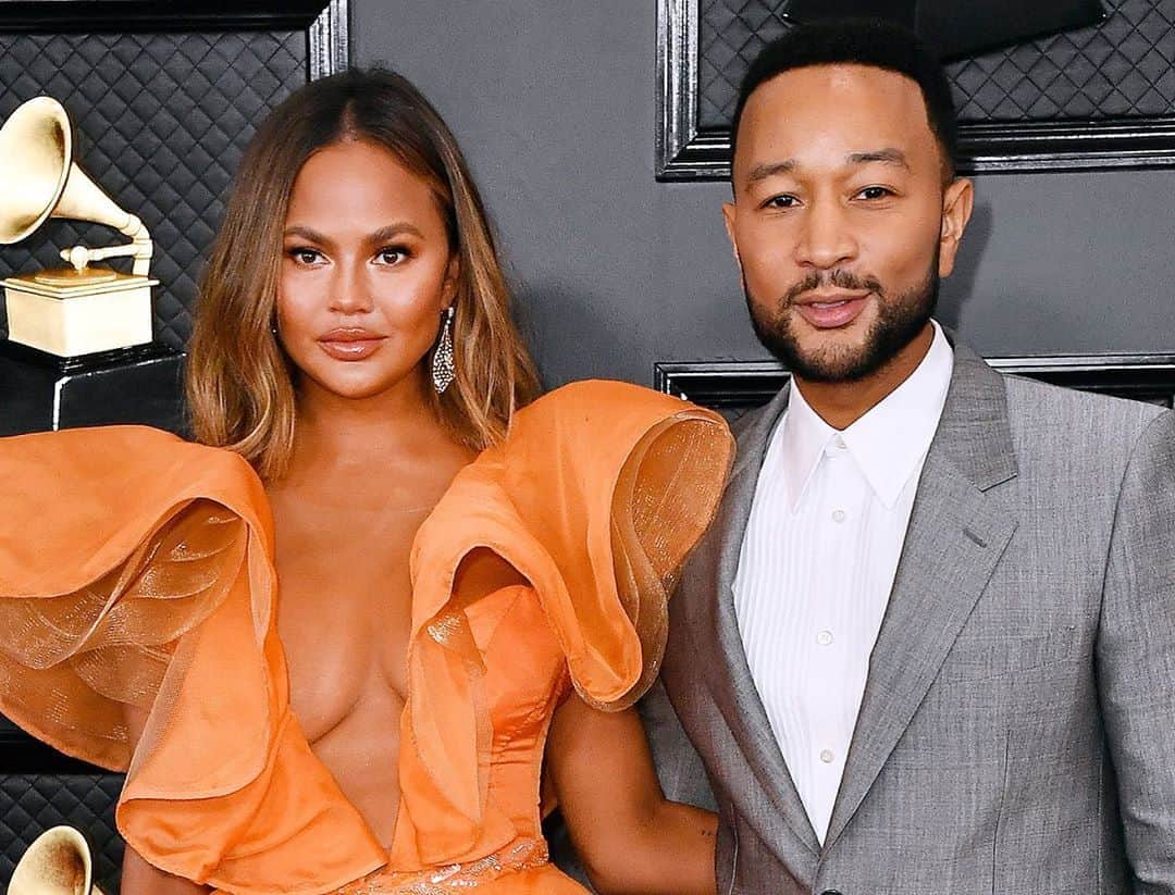 People Magazineさんのインスタグラム写真 - (People MagazineInstagram)「John Legend is opening up about his appreciation of wife Chrissy Teigen after dedicating his song, "Never Break," to her at the #BBMAs. ❤️ In a touching Instagram post, the singer shared that he was "in awe" of Teigen's strength. 🙏 "We’ve experienced the highest highs and lowest lows together. Watching you carry our children has been so moving and humbling. I’m in awe of the strength you’ve shown through the most challenging moments," he shared. "I wrote this song because I have faith that as long as we walk this earth, we will hold each other’s hands through every tear, through every up and down, through every test. We promised each other this on our wedding day seven years ago, and every challenge we’ve faced has made that promise more powerful, more resilient. Our love will remain. We will never break." 📷: Frazer Harrison/Getty」10月16日 21時55分 - people