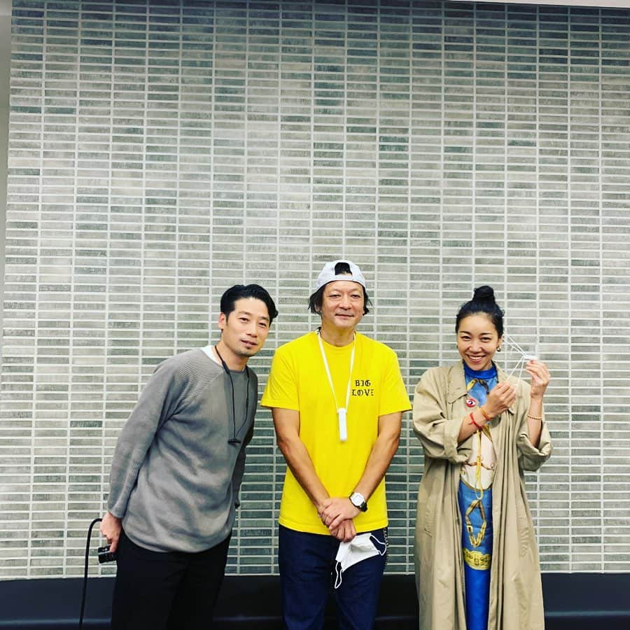 安藤モモ子のインスタグラム：「“こどもによるこどものための”アートフォト コンテスト「こどもがまんなかフォトコンテスト」  若木信吾さんと谷尻誠さんと一緒に審査員をさせて頂きました！  作品テーマ は「だいすき」  子供たちが自分の視点で自由に撮影した作品たち。 全ての写真が純粋な「だいすき！」に溢れていて、子供たちの愛の大きさに感銘を受けました。 子供たちを愛する周りの家族や存在までを感じられて、幸せな気持ちになりました。  まさに、こどもがまんなか！  ぜーんぶ最高でした！  受賞作品をお楽しみに！ ありがとうございました！  結果発表 2020年10月予定  詳しくはHPをご覧ください！ https://kodomophoto.jp  #こどもがまんなか  #こどもがまんなかフォトコンテスト  #若木信吾  #谷尻誠」