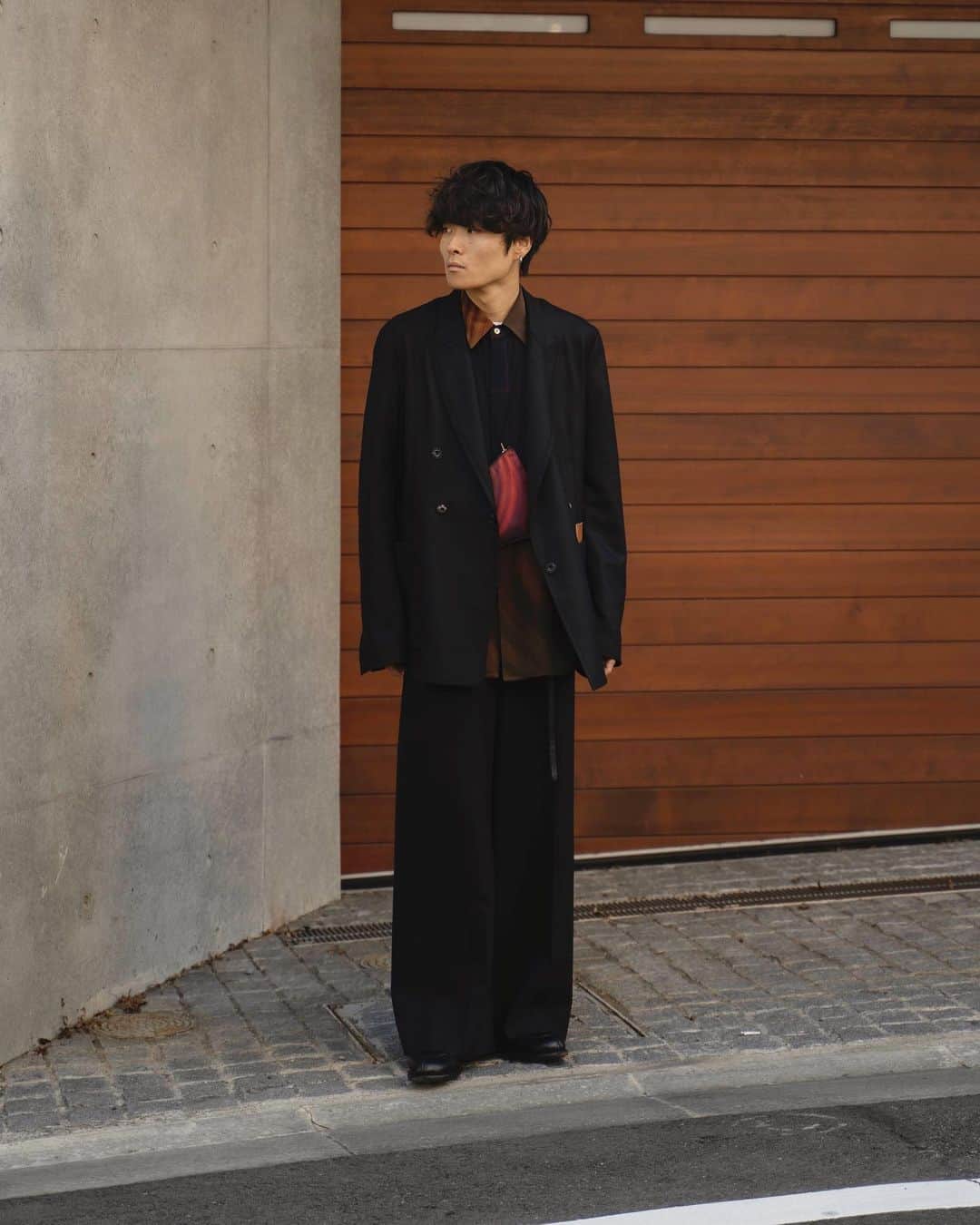 のインスタグラム：「ㅤㅤㅤㅤㅤㅤㅤㅤㅤㅤㅤㅤㅤ　 セットアップが着たくなる気温になりましたね〜🍂 @masu_officialaccount のマーブルシャツもここ最近大活躍です👔 シャツに合わせてポーチも👝 ㅤㅤㅤㅤㅤㅤㅤㅤㅤㅤㅤㅤㅤ #sunsea #masu」