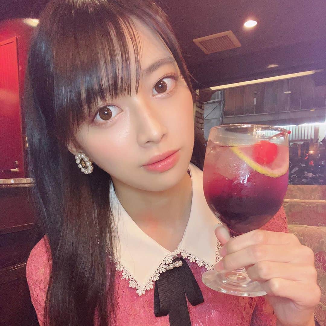 藤田いろはのインスタグラム：「念願の王城行ってきました！﻿ 内装がとても可愛くてときめいた…💓﻿ 王城ソーダ飲んだよ🥤﻿ ﻿ ﻿ ﻿ ﻿ ‪#藤田いろは#グラビア#gravure #japanesegirl #レースクイーン#tokyo  #イヤリング #aziangirl  #ビジョビ #liquem #뷰티스타그램 #レトロ #cosplay #黒髪ロング#소통해요#셀스타그램#モデル #model #그라비아 #jwellery #日本的 #性感內衣 #王城 #sexy  #性感美女 #性感尤物 #上野純喫茶 #上野喫茶店 #喫茶店巡り #純喫茶巡り」