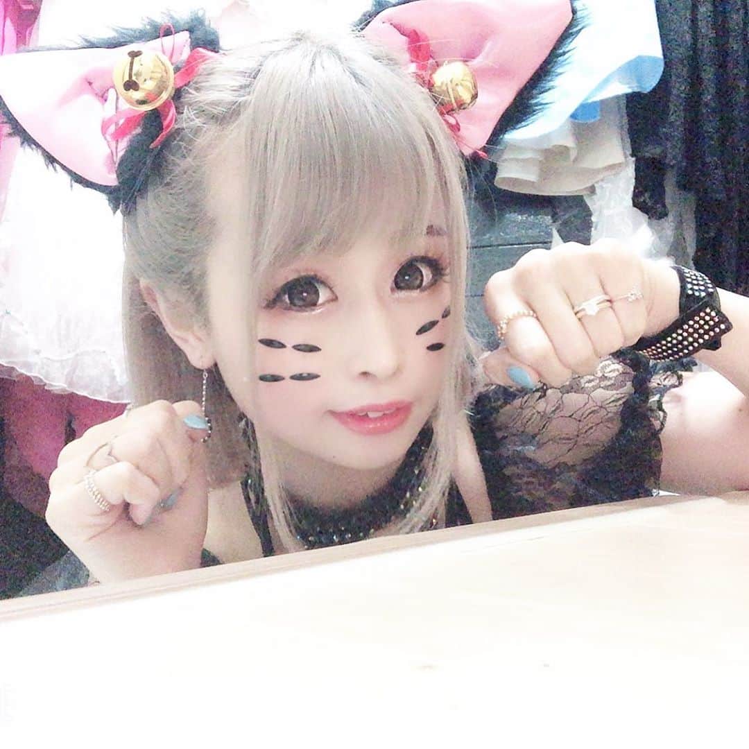 前田のののインスタグラム：「クロネコ今日から だしたよ〜✨ 毎回ねこちゃんから セクシーなプレゼントが…❤ 明日はイベントだよ！ 横浜ロック座でまってます！  #前田のの  #クロネコ #セクシー  #横浜ロック座  #横浜ロック座だって  #ストリップ  #ストリップ劇場」