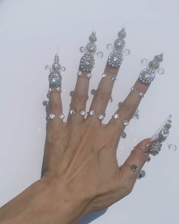 Eichi Matsunagaのインスタグラム：「Nails for @dojacat Del Mar Music Video🧜🏼‍♀️ Thank you @brettalannelson 💎」