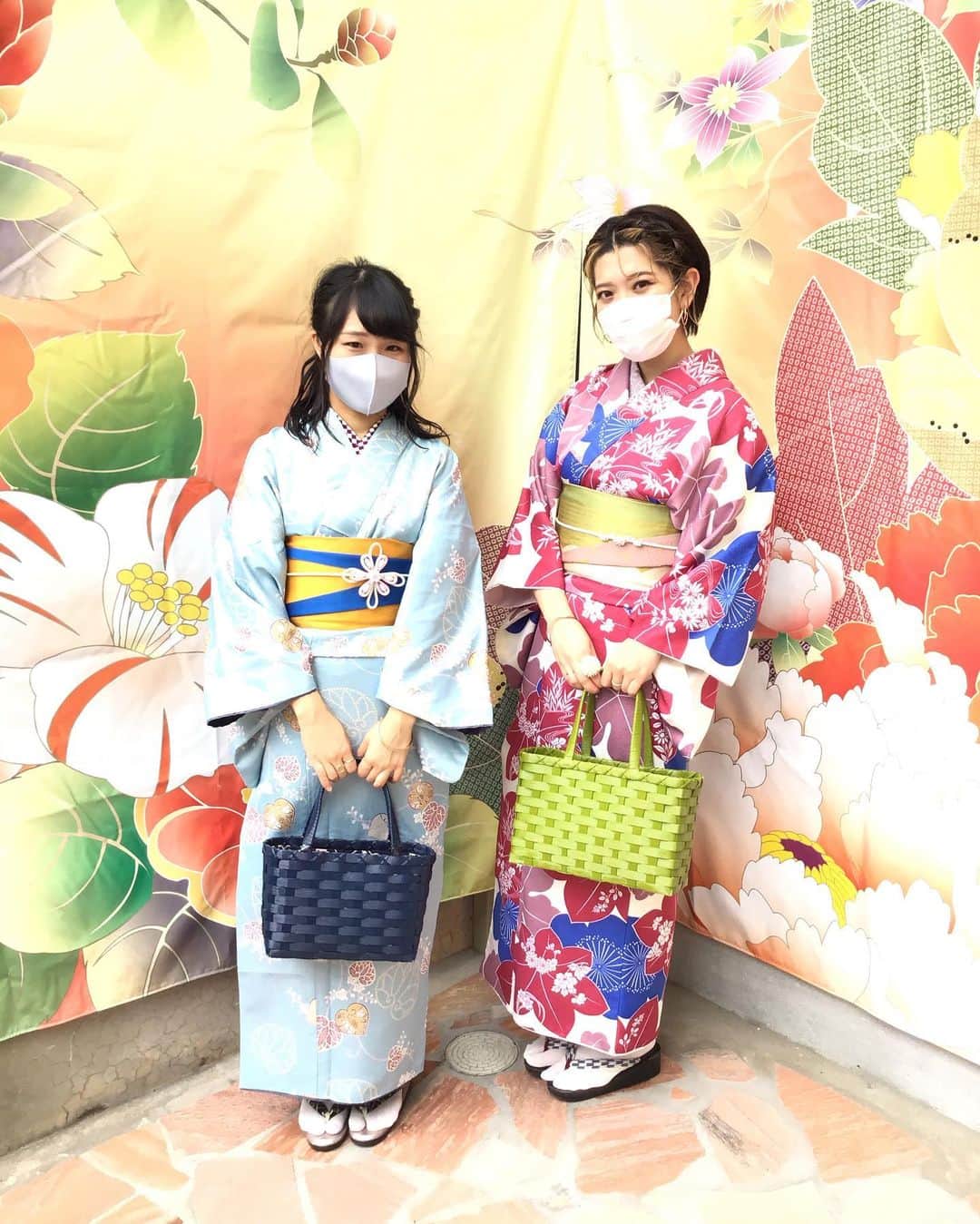金沢着物レンタルshop心結〜kokoyui〜のインスタグラム：「帯を曲げて裏の色も見せていてとっても素敵ですね☺️✨ . ヘアセットも自分達でされたそうなのでとっても可愛いかったです🎀💕 . ⚫︎金沢駅前 着物レンタル心結(ここゆい)  ⚫︎営業時間 : 9:00〜18:00 ⚫︎address : 金沢市本町1-3-39 ⚫︎tell : 076-221-7799 ⚫︎金沢駅から徒歩5分  ⚫︎コインパーキング補助あり  心結の着物一覧▶@kokoyui_kimono 振袖や袴はこちら▶@kokoyui_furisode 七五三やお子さんの着物はこちら▶@kokoyui753 . #着物ヘア #ヘアセット #和服 #着物 #着物コーディネート #きもの #着物女子 #着物男子」