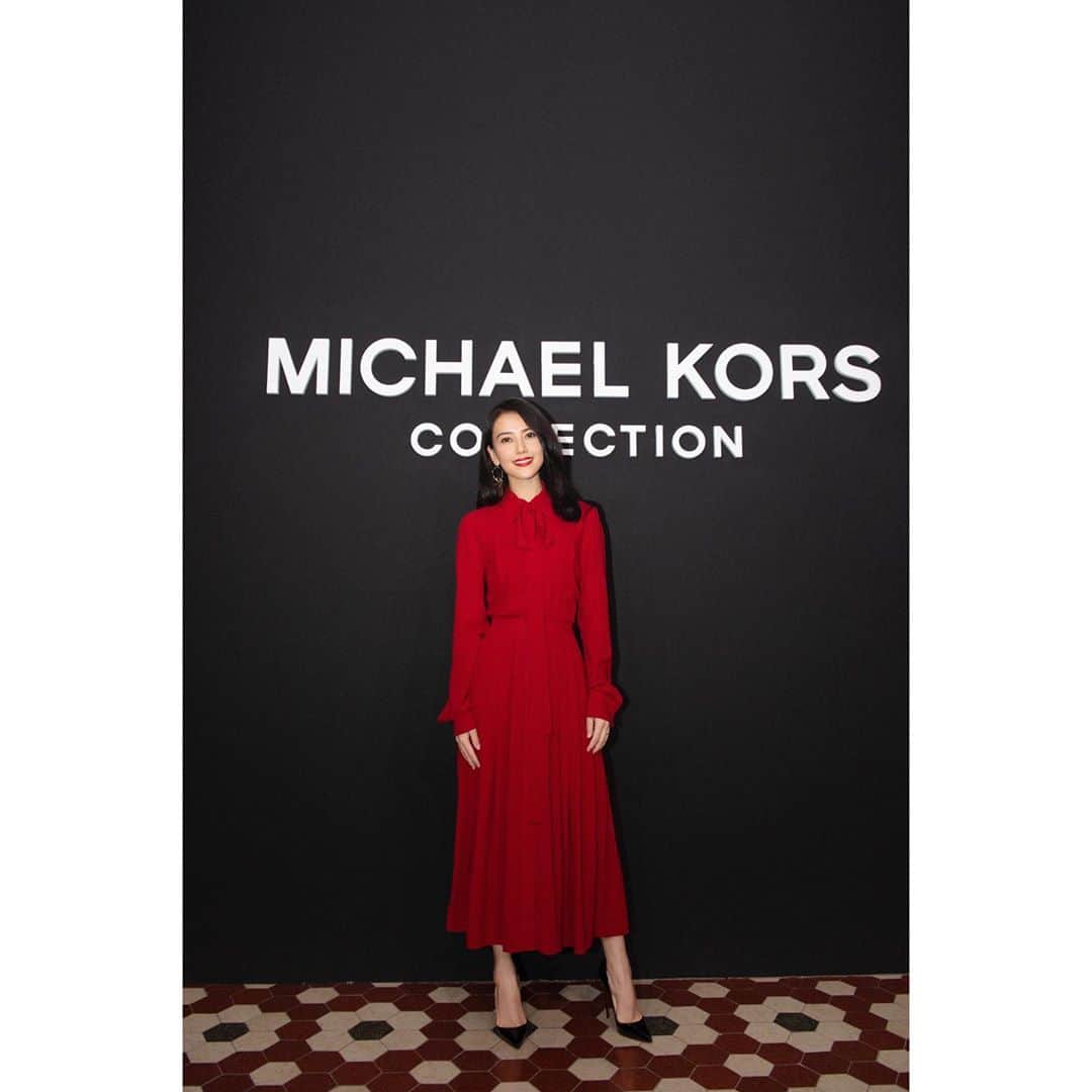 高圆圆のインスタグラム：「A beautiful night with my friend @michaelkors You never cease to amaze me ❤️  #MichaelKorsCollection #AllAccessKors」