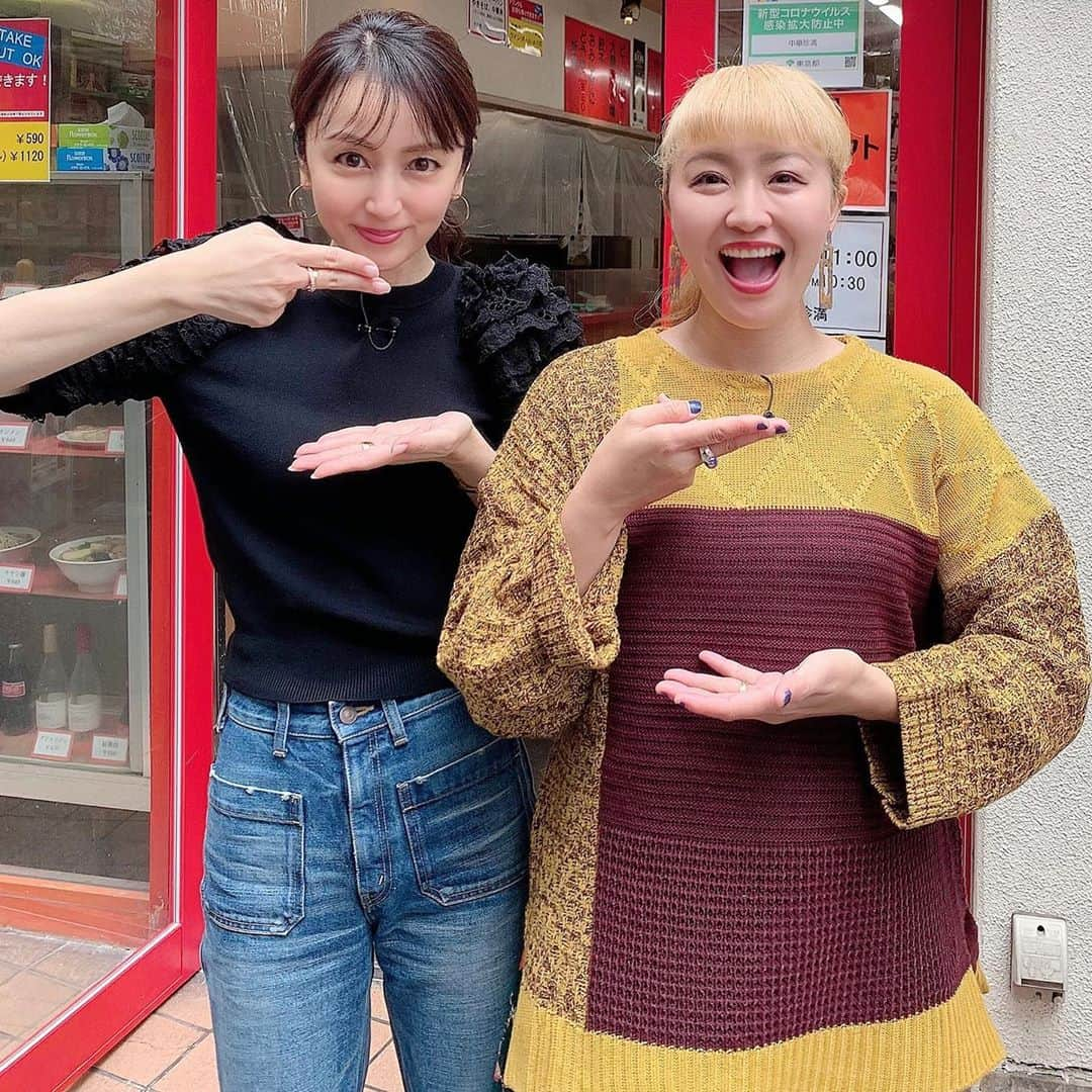 矢田亜希子さんのインスタグラム写真 - (矢田亜希子Instagram)「今日は朝早くからかりちゃんと♡嬉しい楽しい♡ #ロケ#番組#仲良し#楽しい#あの方とも#きゃー トップス @zara デニム @celine」10月16日 13時45分 - akiko_yada