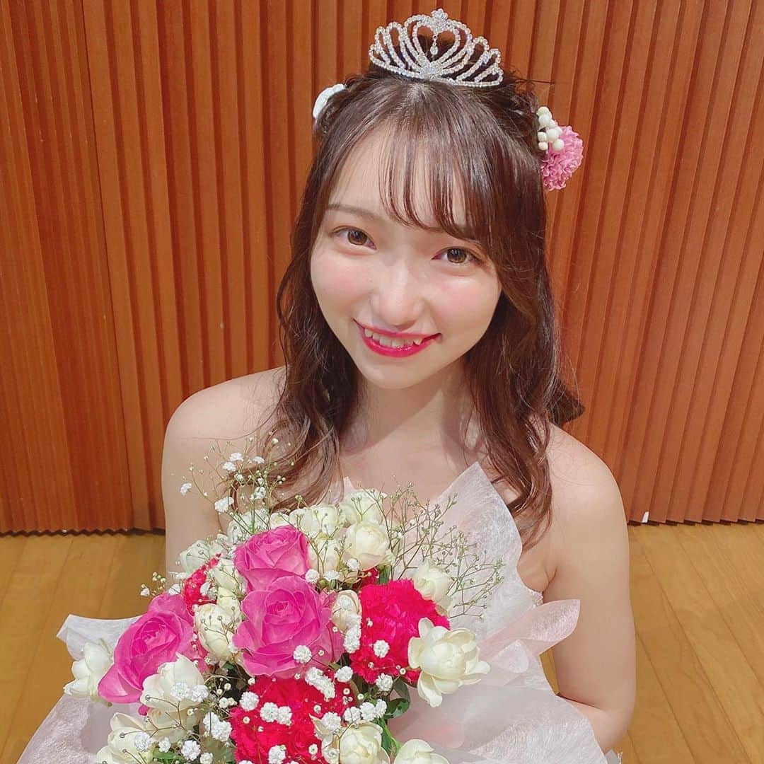 のインスタグラム：「ごきげんよう🌸 エントリーNo.4 北村あい莉です！  本日が最後の投稿となってしまいます😰 約4ヶ月間、沢山のご声援を本当にありがとうございました💐  今年度の和祭は例年とは異なり、イレギュラーな事が多かったのですが応援してくださる皆様や、サポートしてくださる委員の皆さんのおかげで最後までやりきることが出来ました✨  私はファイナリストの中で1番年下で、2年生は1人だったので不安でいっぱいでした😭 しかし、活動を始めてみるとファイナリストの5人と仲良くなったり委員の方々が気にかけてくれたりと、私は本当に気持ちよく活動することが出来ました！  活動を通して思い悩んだり、不安になったりすることも沢山ありました。ですが、それ以上にミスコンテストでの活動は楽しくて、乗り越えてくることが出来ました☺️ この経験は私を成長させてくれたと思っています🌱  この貴重な経験と、沢山の出会いは私の財産であり一生の宝物です💎  この4ヶ月間は改めて周りの方々に支えられて今の私がいるんだということを実感する期間となりました！ 皆さんの応援がなければ私は最後までやりきることはできなかったと思っています。 応援してくださった皆様には本当に感謝しております🌼 そして、こんなにも素敵なコンテストに携われた私は幸せ者です！😌  これからもファイナリストの名に恥じぬよう、志高く日々過ごしていきたいと思っています🌹  皆様、約4ヶ月間本当にありがとうございました！ またどこかでお会い出来ますように、、、♡  . . .  ※写真撮影時のみ、マスク・フェイスシールドを外して行っております。  Twitterでも『ミスコンテストを終えて』というお題で投稿をしているのでぜひぜひチェックしてみてくださいね✨  #北村あい莉  #MissContest #Missgwc2020 #gwc #ミス和コンテスト #ミスコンテスト #ミス和 #学習院女子大学 #Miss和contest2020 #gakushuinwomenscollege #和祭 #ミス和コンテスト2020 #ミスコン  #春からgwc #学女ミスコン  #ミスコンファイナリスト #学習院女子大」
