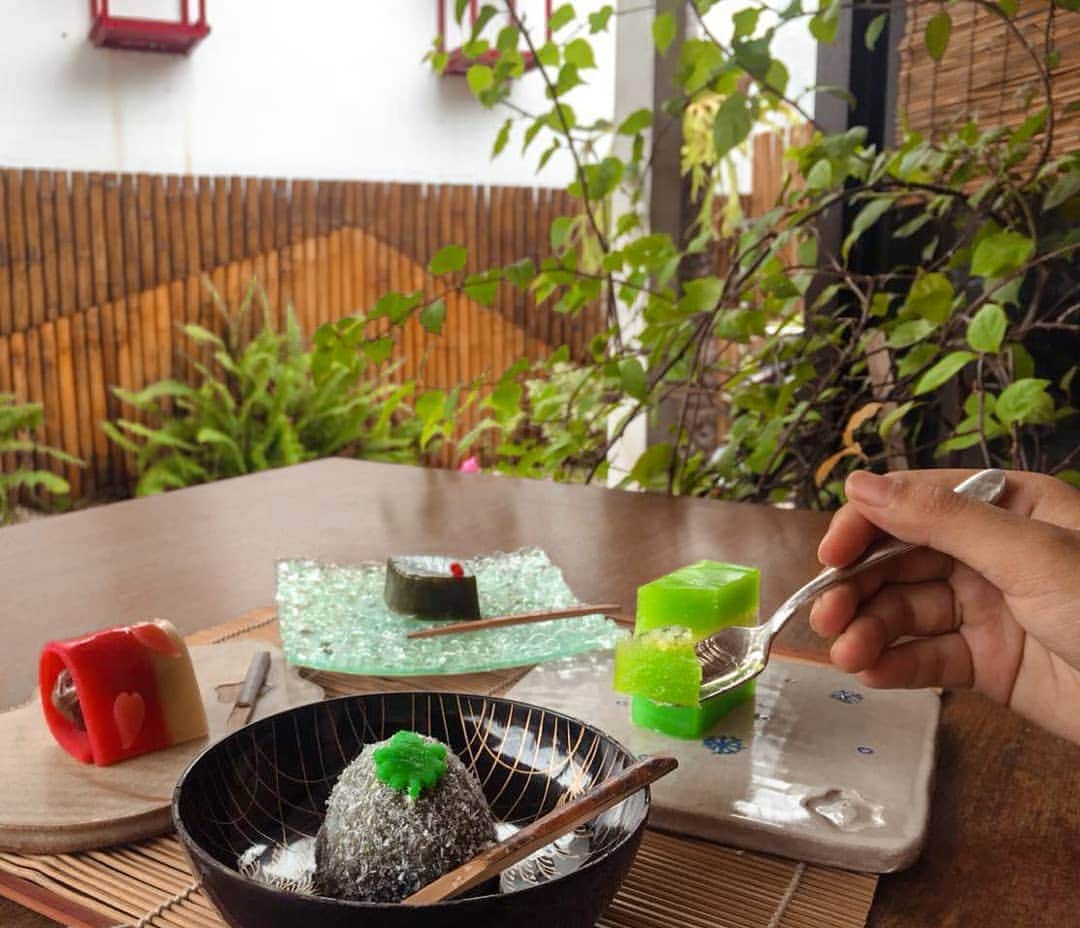 のインスタグラム：「Hello everyone!  TOIRO will join at Tema Doma Restaurant Saturday market. On Saturday, 17th Oct 9.30AM-13.00PM. Save the date and please feel free to visit and enjoy the flavors of our wagashi.  Have a great day all!  #toiro_wagashi#saturdaymarket #bali #wagashi #japanesesweets」