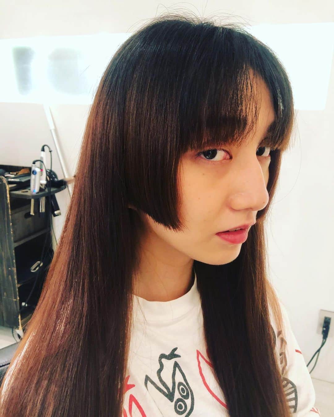 長井短のインスタグラム：「5億年ぶりに美容院行った…大人の女みたいな髪質になった…凄いな…美容院って… ありがとうございました！  #RISEL」